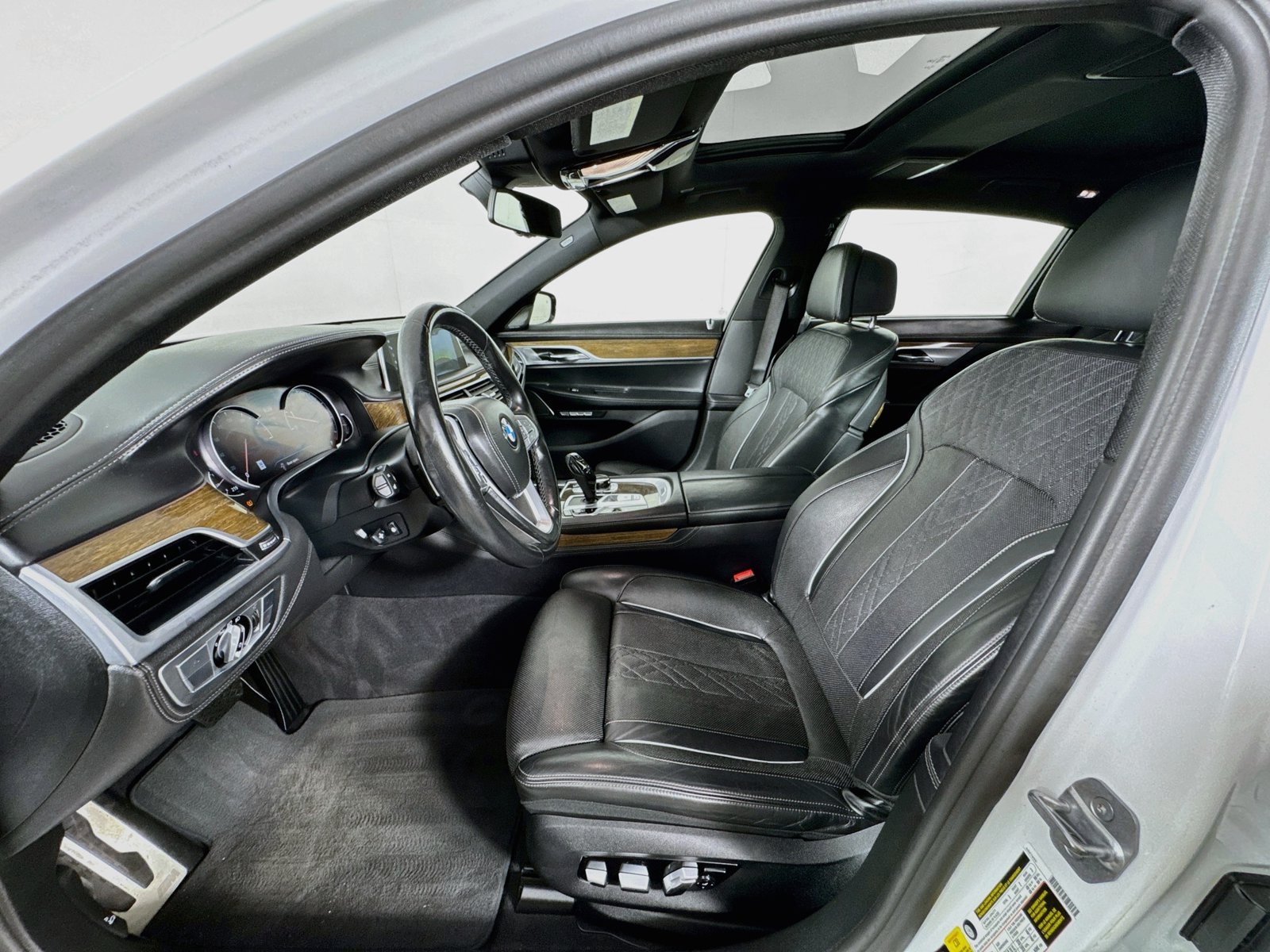Used 2018 BMW 750i xDrive AWD/4WD image 21