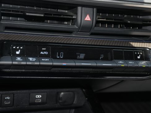Certified 2024 Toyota Prius XLE FWD image 14