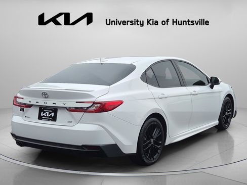 Used 2025 Toyota Camry SE w/ Convenience Package image 3