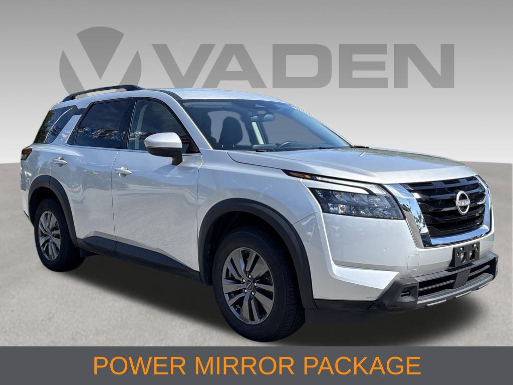 Used 2024 Nissan Pathfinder SV FWD image 3