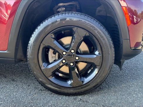 Certified 2023 Jeep Grand Cherokee L Limited w/ Black Appearance Package AWD/4WD image 10