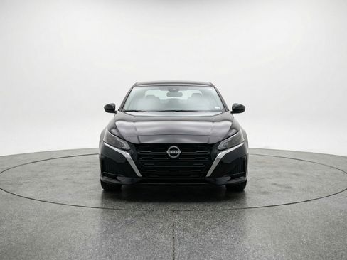 Used 2025 Nissan Altima 2.5 SV FWD image 2