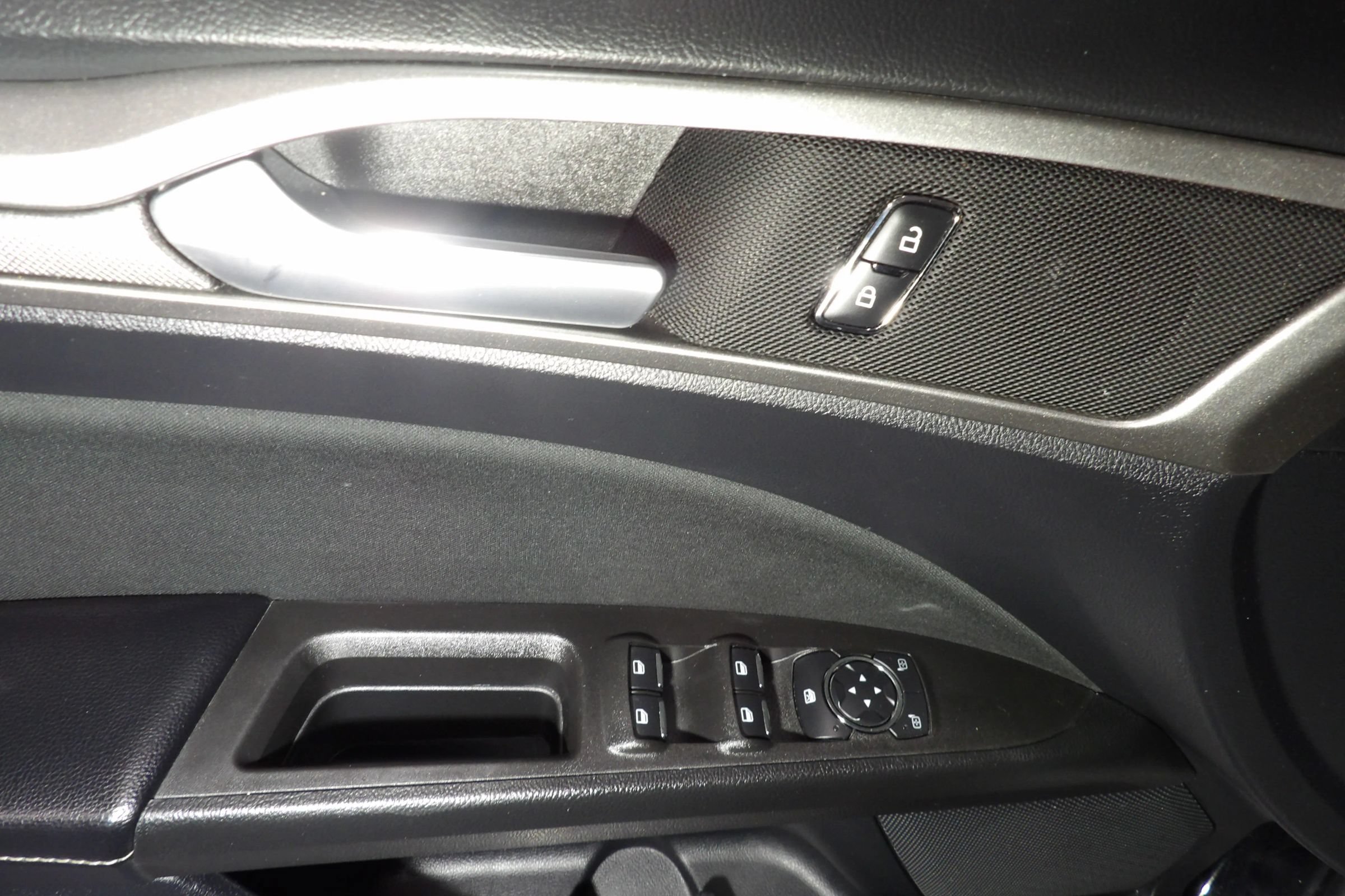 Used 2020 Ford Fusion SE FWD image 7