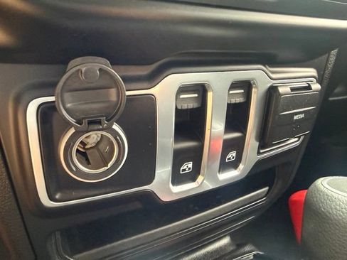 Used 2020 Jeep Wrangler Sport AWD/4WD image 27