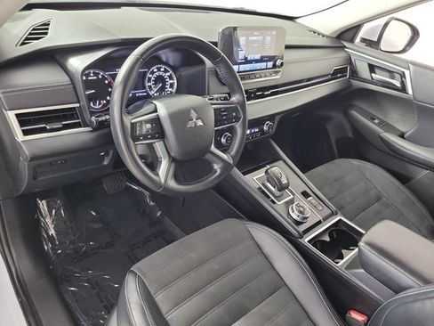 Used 2024 Mitsubishi Outlander SE Black Edition FWD image 17