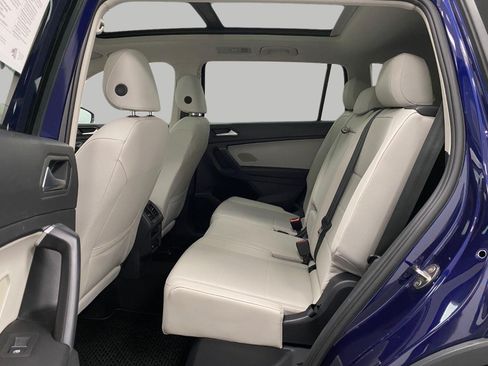 Used 2021 Volkswagen Tiguan SEL AWD/4WD image 28