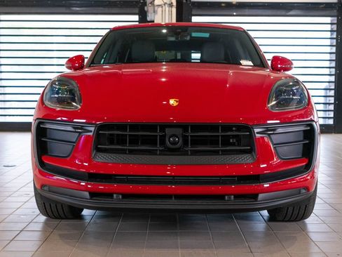 Certified 2026 Porsche Macan AWD/4WD image 6