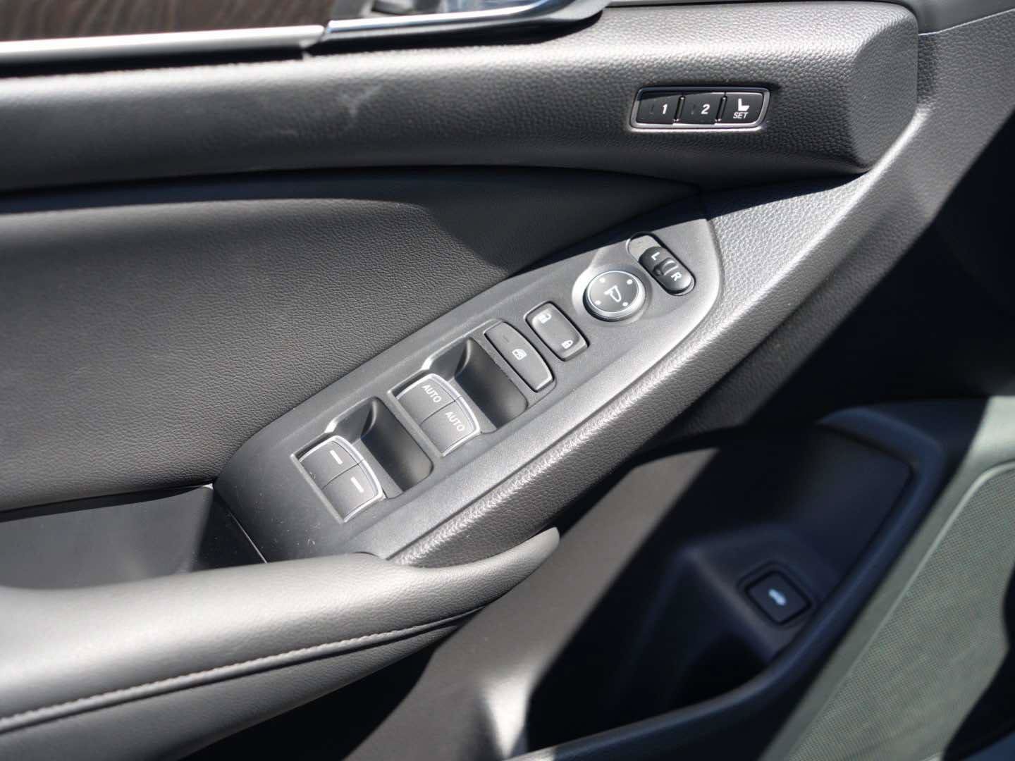 Used 2019 Honda Accord Touring image 12