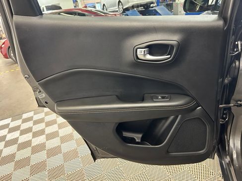Used 2018 Jeep Compass Latitude w/ Cold Weather Group AWD/4WD image 20