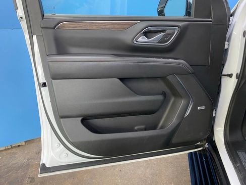 Used 2024 Chevrolet Tahoe Premier w/ Premium Package image 32