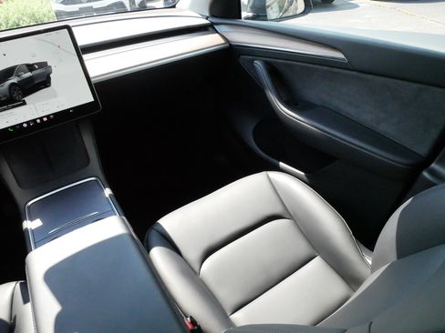 Used 2023 Tesla Model Y Long Range AWD/4WD image 11