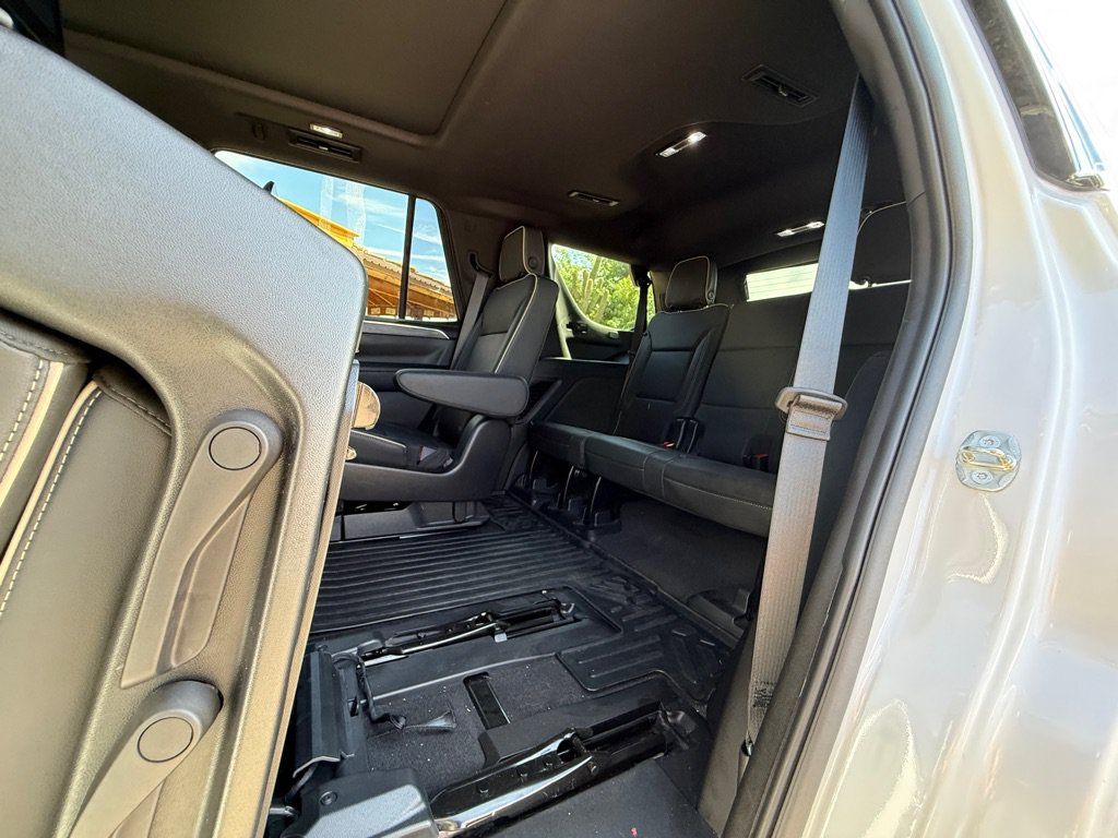 Used 2023 GMC Yukon SLT w/ SLT Premium Package AWD/4WD image 26