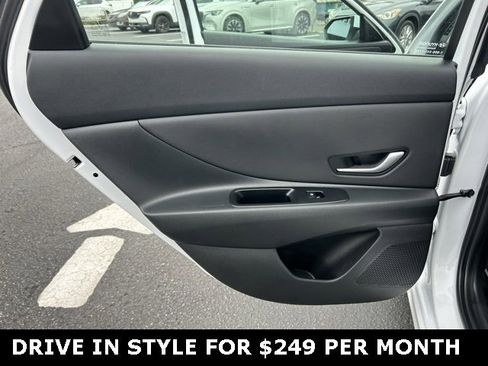 Used 2025 Hyundai Elantra SEL image 13