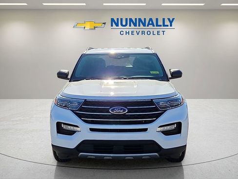 Used 2021 Ford Explorer XLT w/ Equipment Group 202A image 8