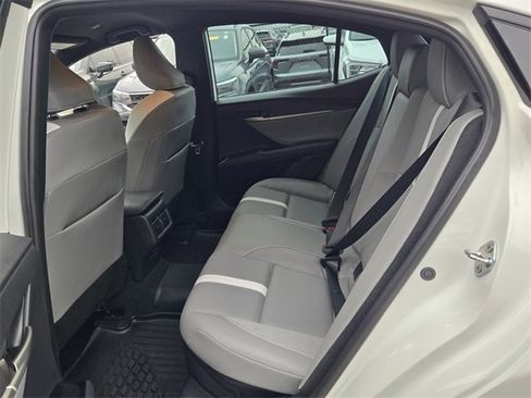 Used 2025 Toyota Camry SE w/ Convenience Package image 15