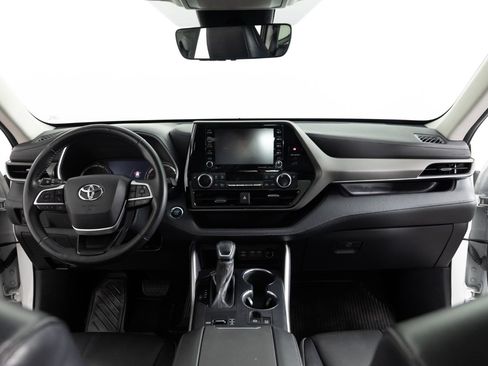 Used 2022 Toyota Highlander XLE FWD image 38