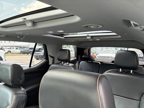 Used 2018 Chevrolet Traverse Premier w/ Driver Confidence II Package FWD image 30