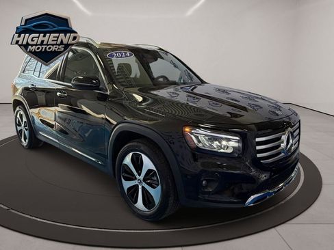 Used 2024 Mercedes-Benz GLB 250 4MATIC w/ Driver Assistance Package image 8