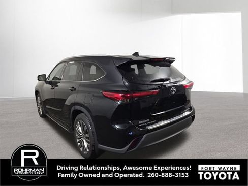 Used 2022 Toyota Highlander Platinum AWD/4WD image 9