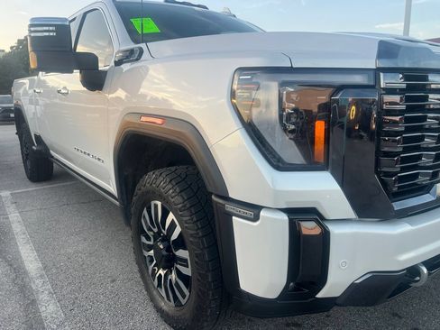 Used 2024 GMC Sierra 2500 Denali Ultimate AWD/4WD image 12