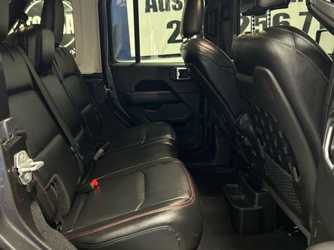 Used 2019 Jeep Wrangler Unlimited Rubicon image 12