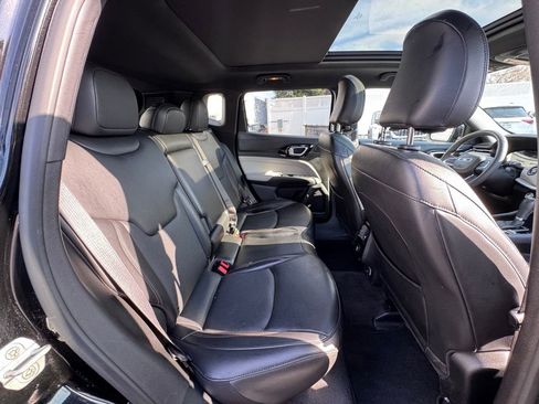 Certified 2023 Jeep Compass Limited w/ Sun and Sound Group AWD/4WD image 20