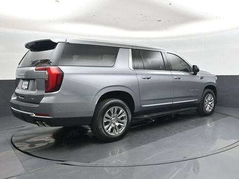 Used 2025 GMC Yukon XL Denali AWD/4WD image 25