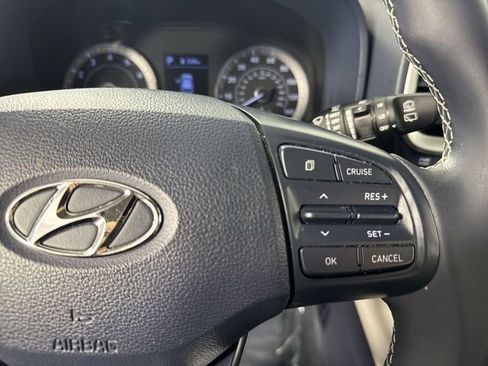 Used 2022 Hyundai Venue Limited FWD image 13
