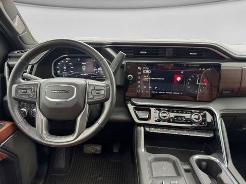 Used 2024 GMC Sierra 2500 Denali Ultimate image 9