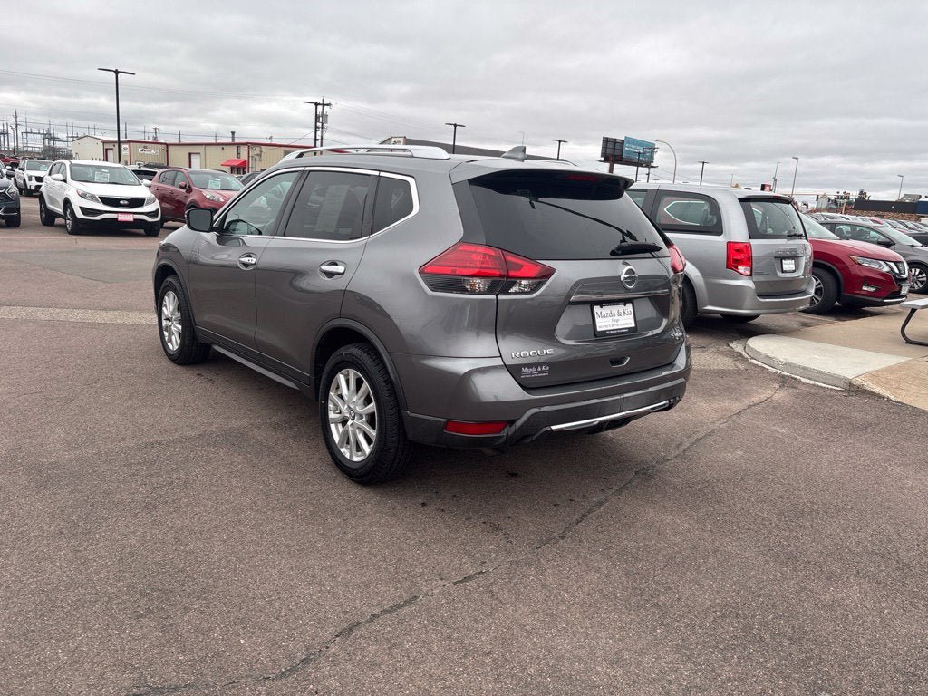 Used 2017 Nissan Rogue SV AWD/4WD image 7