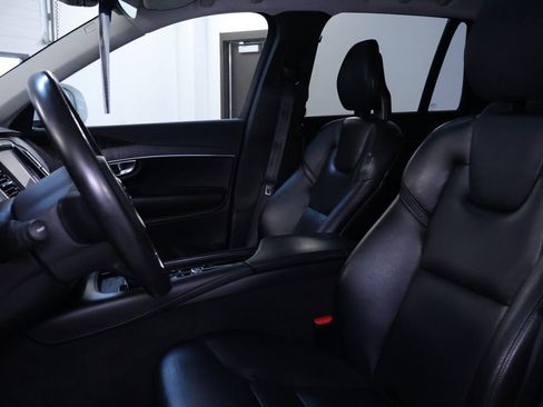 Used 2020 Volvo XC90 T6 Momentum image 16