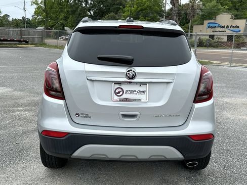 Used 2021 Buick Encore Preferred FWD image 5