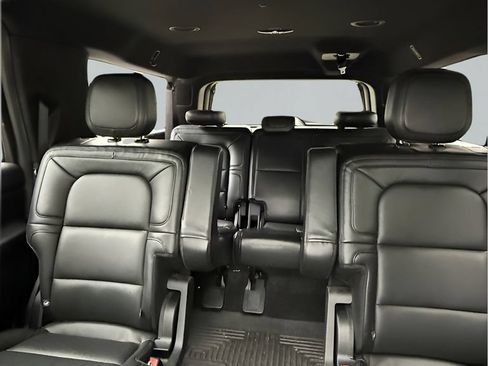 Used 2020 Lincoln Navigator L Reserve w/ Luxury Package RWD image 7
