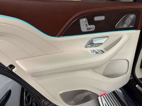 Certified 2023 Mercedes-Benz Maybach GLS 600 4MATIC image 19
