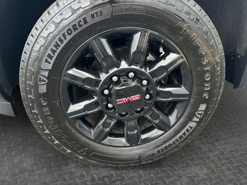Used 2024 GMC Sierra 2500 AT4 w/ AT4 Premium Plus Package AWD/4WD image 9