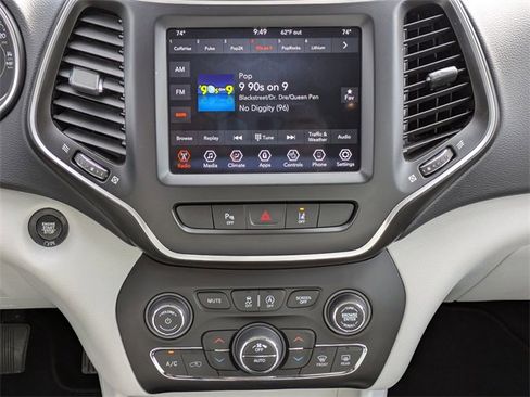 Used 2021 Jeep Cherokee Latitude Lux w/ Comfort/Convenience Group image 19