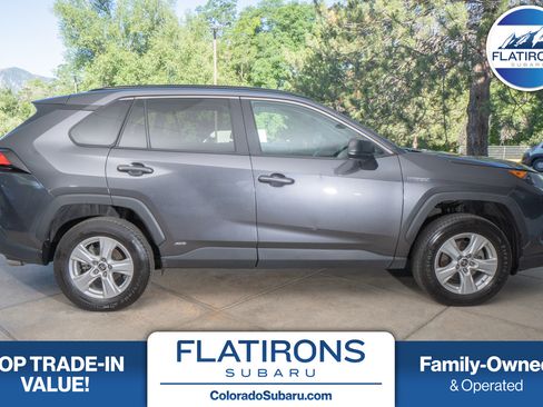 Used 2021 Toyota RAV4 LE AWD/4WD image 1