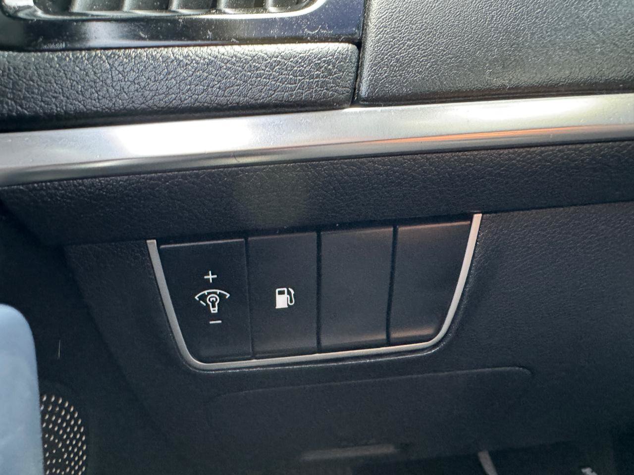 Used 2018 Kia Stinger Premium RWD image 28