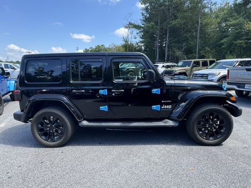 Used 2023 Jeep Wrangler Unlimited Sahara w/ Cold Weather Group AWD/4WD image 4