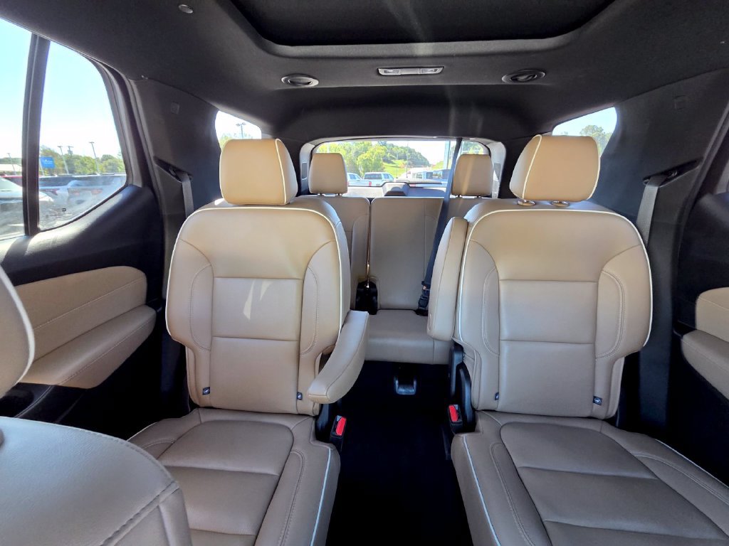 Used 2023 Chevrolet Traverse Premier FWD image 25