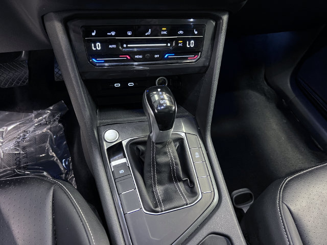 Used 2024 Volkswagen Tiguan SE FWD image 26