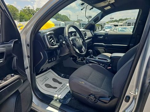 Used 2017 Toyota Tacoma TRD Off-Road w/ Tow Package RWD image 12