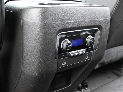 Used 2021 Chevrolet Suburban LT image 36