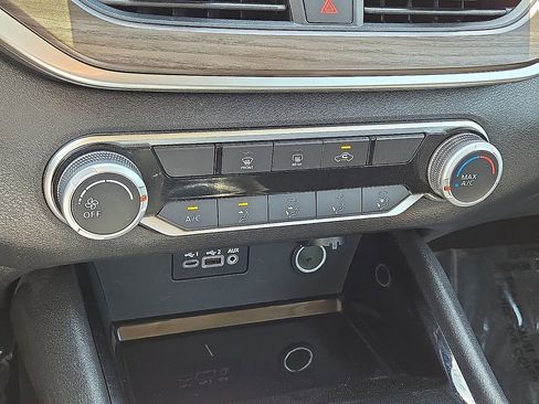 Used 2024 Nissan Altima 2.5 SV FWD image 29