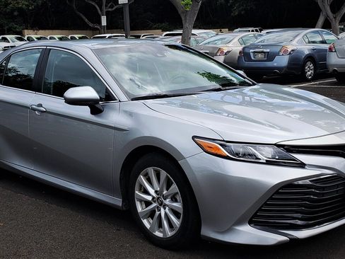 Used 2018 Toyota Camry LE FWD image 4
