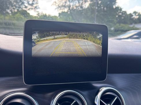 Used 2018 Mercedes-Benz GLA 250 4MATIC w/ Premium Package image 33