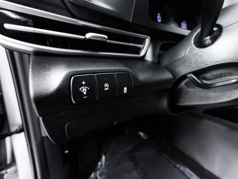 Used 2025 Hyundai Elantra SE FWD image 23