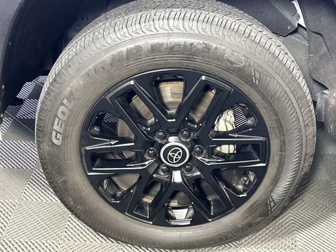 Used 2024 Toyota Tundra Limited image 9