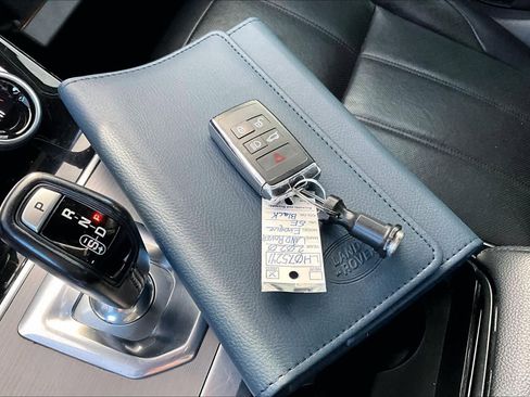 Used 2020 Land Rover Range Rover Evoque SE image 14
