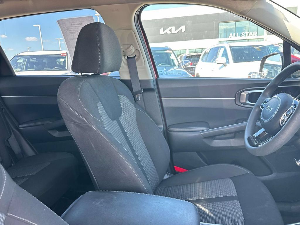 Used 2022 Kia Sorento LX FWD image 14